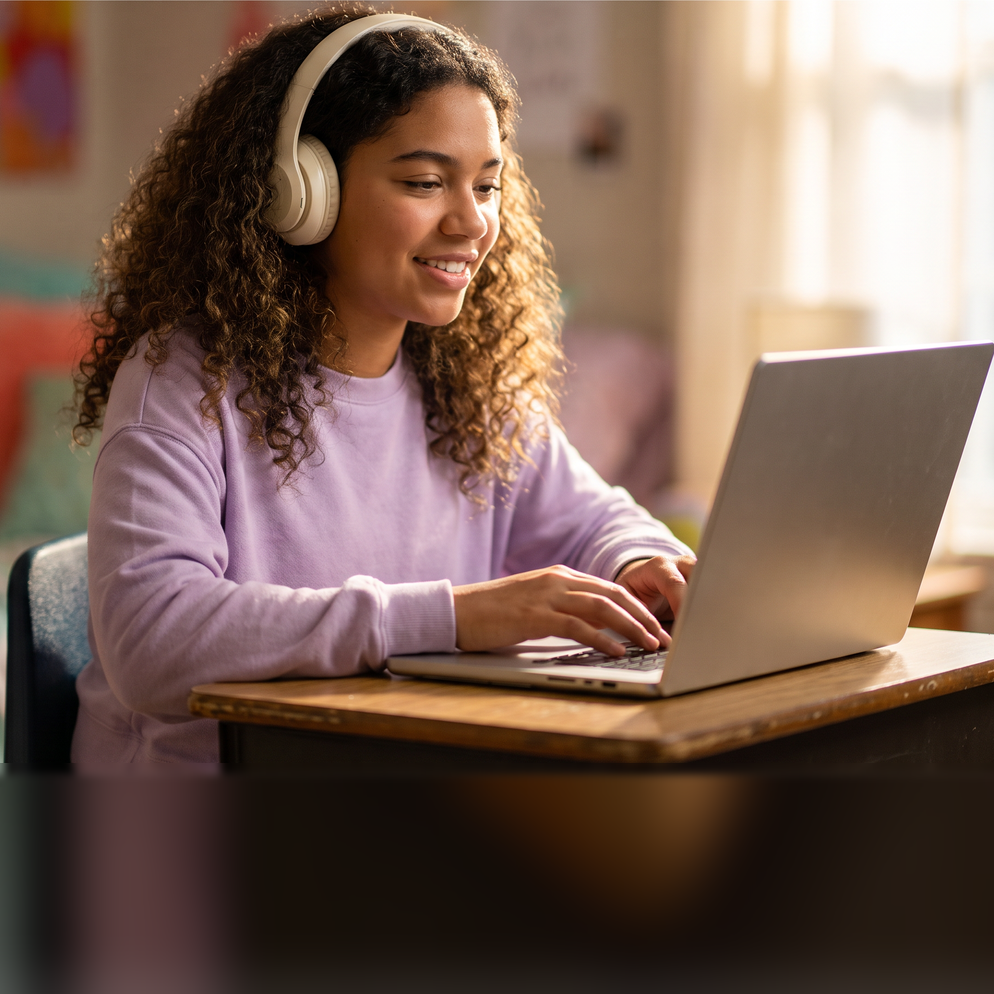 ChallengeU-girl-laptop-994-v2